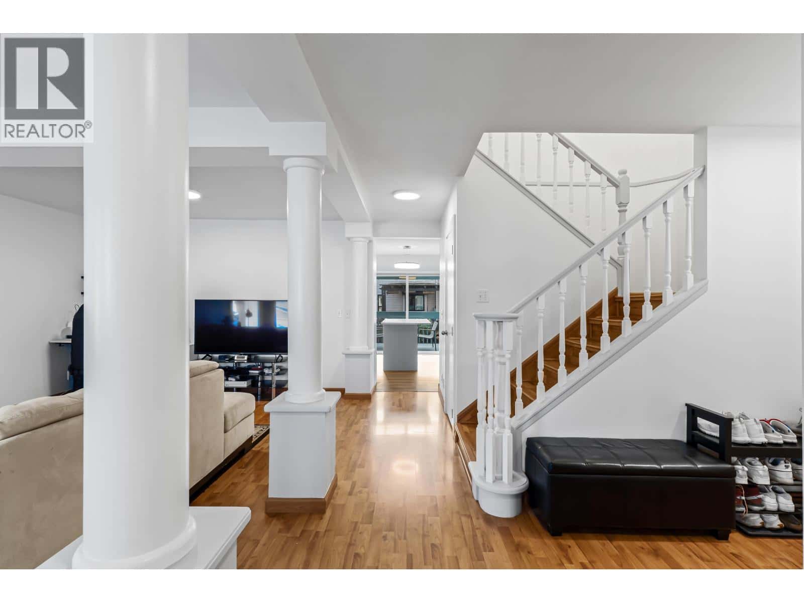 22080 MCLEAN AVENUE — Richmond, British Columbia - Photo 3 of 32