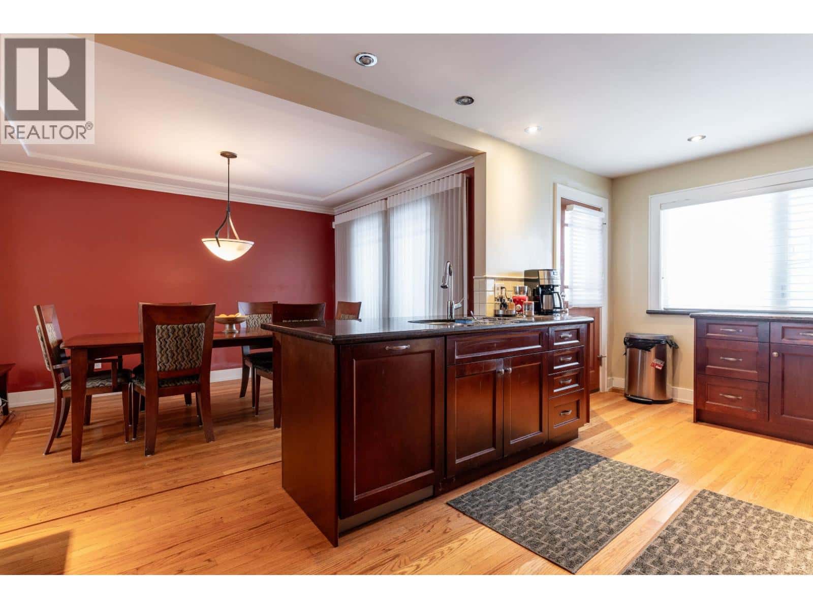 5570 BAILLIE STREET — Vancouver, British Columbia - Photo 4 of 20