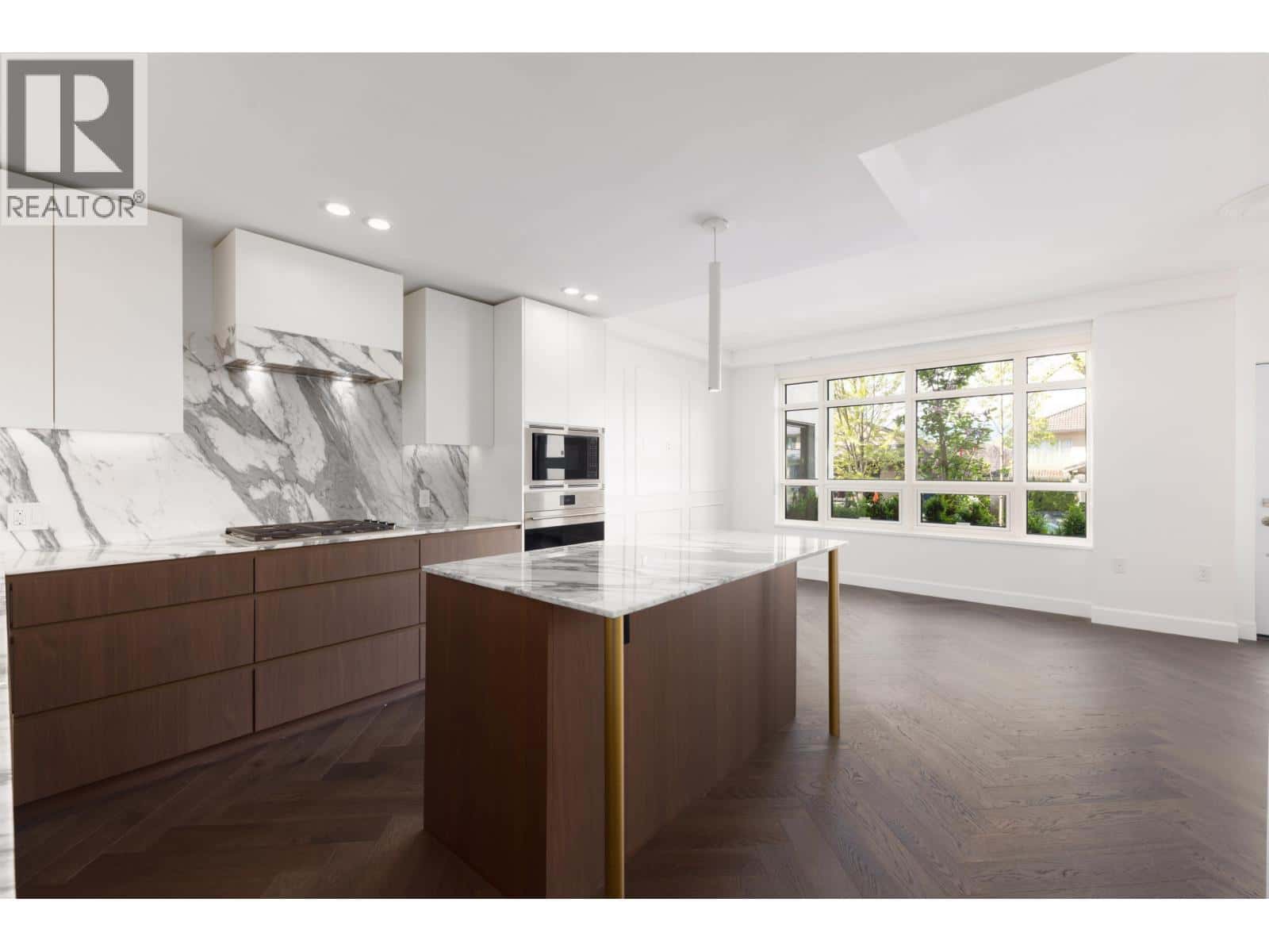 101 3668 W 10TH AVENUE — Vancouver, British Columbia - Photo 5 of 38