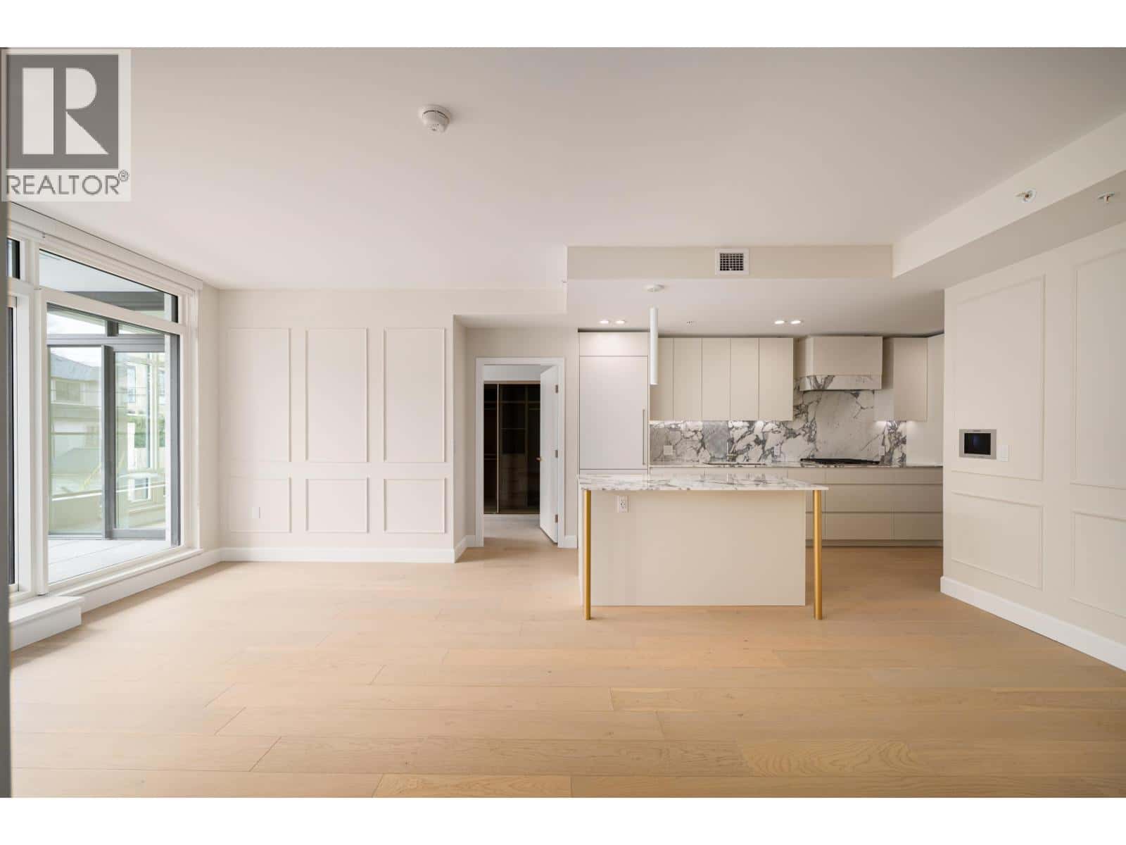 303 3668 W 10TH AVENUE — Vancouver, British Columbia - Photo 2 of 40