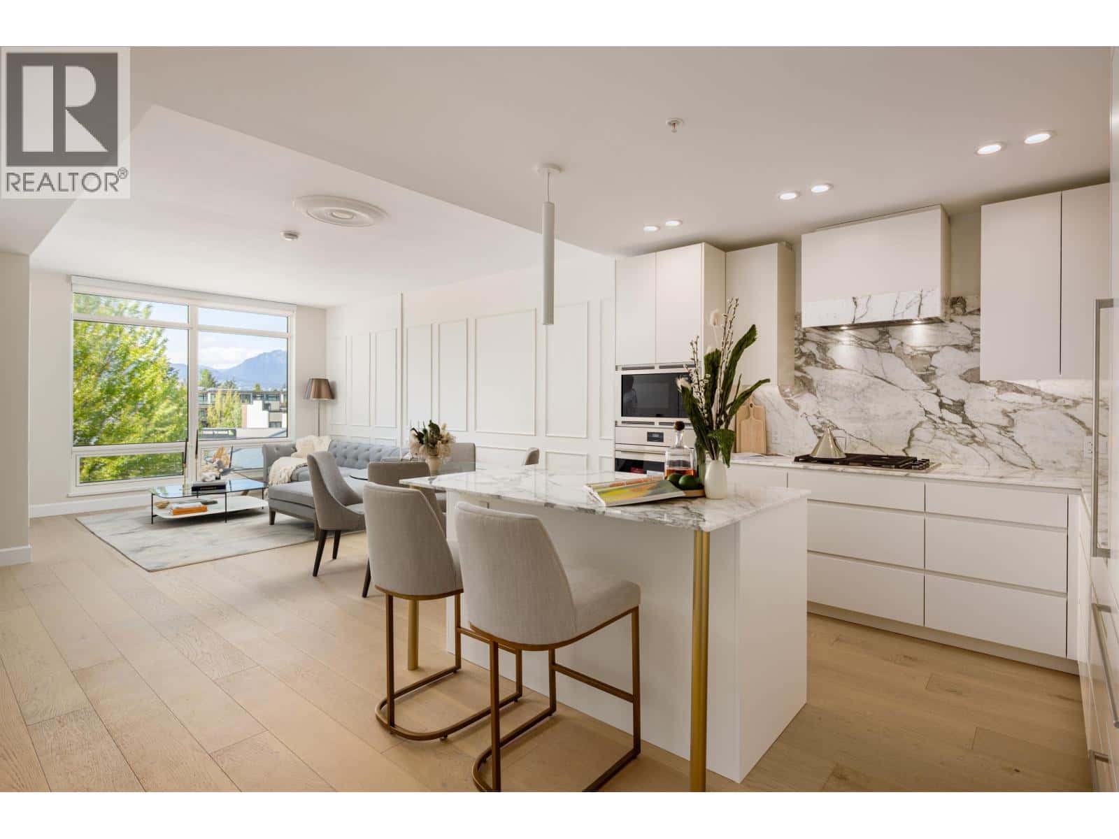 309 3668 W 10TH AVENUE — Vancouver, British Columbia - Photo 2 of 40