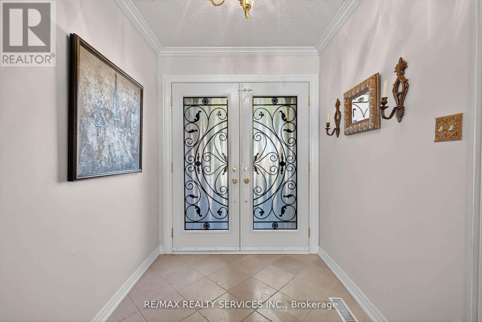 124 ROYAL VALLEY DRIVE — Caledon, Ontario - Photo 4 of 50