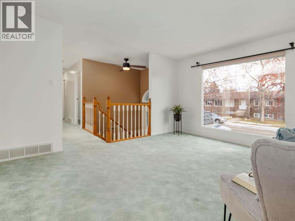 1102 Cameron Road S — Lethbridge, Alberta - Photo 4 of 50