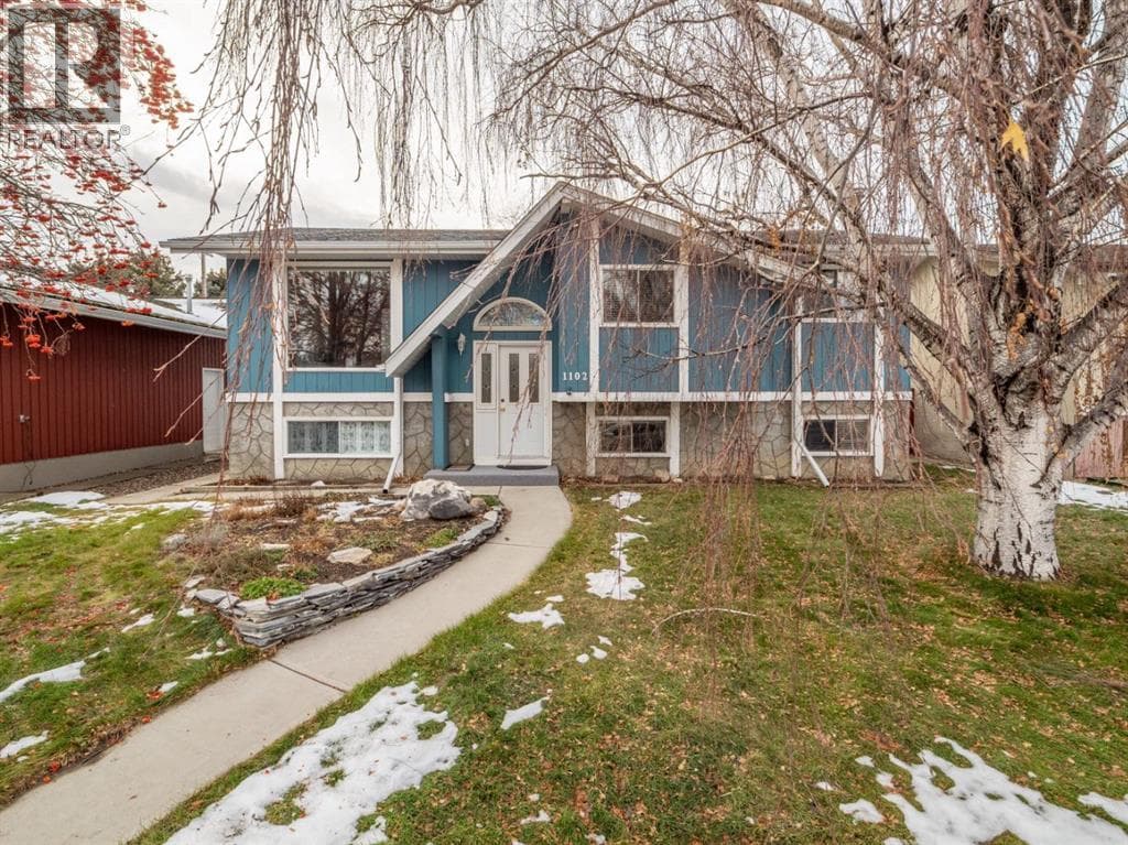 1102 Cameron Road S — Lethbridge, Alberta - Main photo