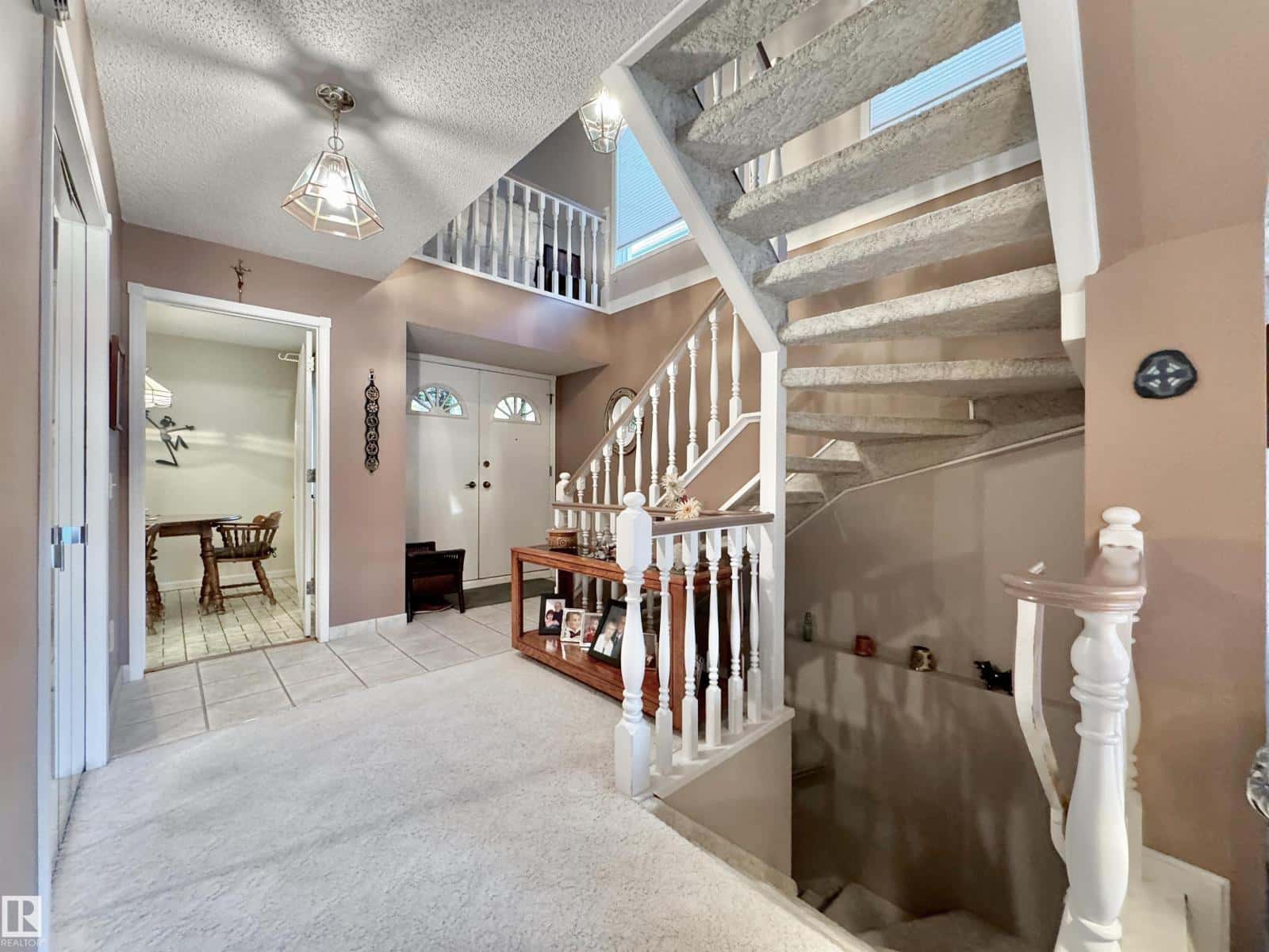 1057 109 ST NW — Edmonton, Alberta - Photo 3 of 35