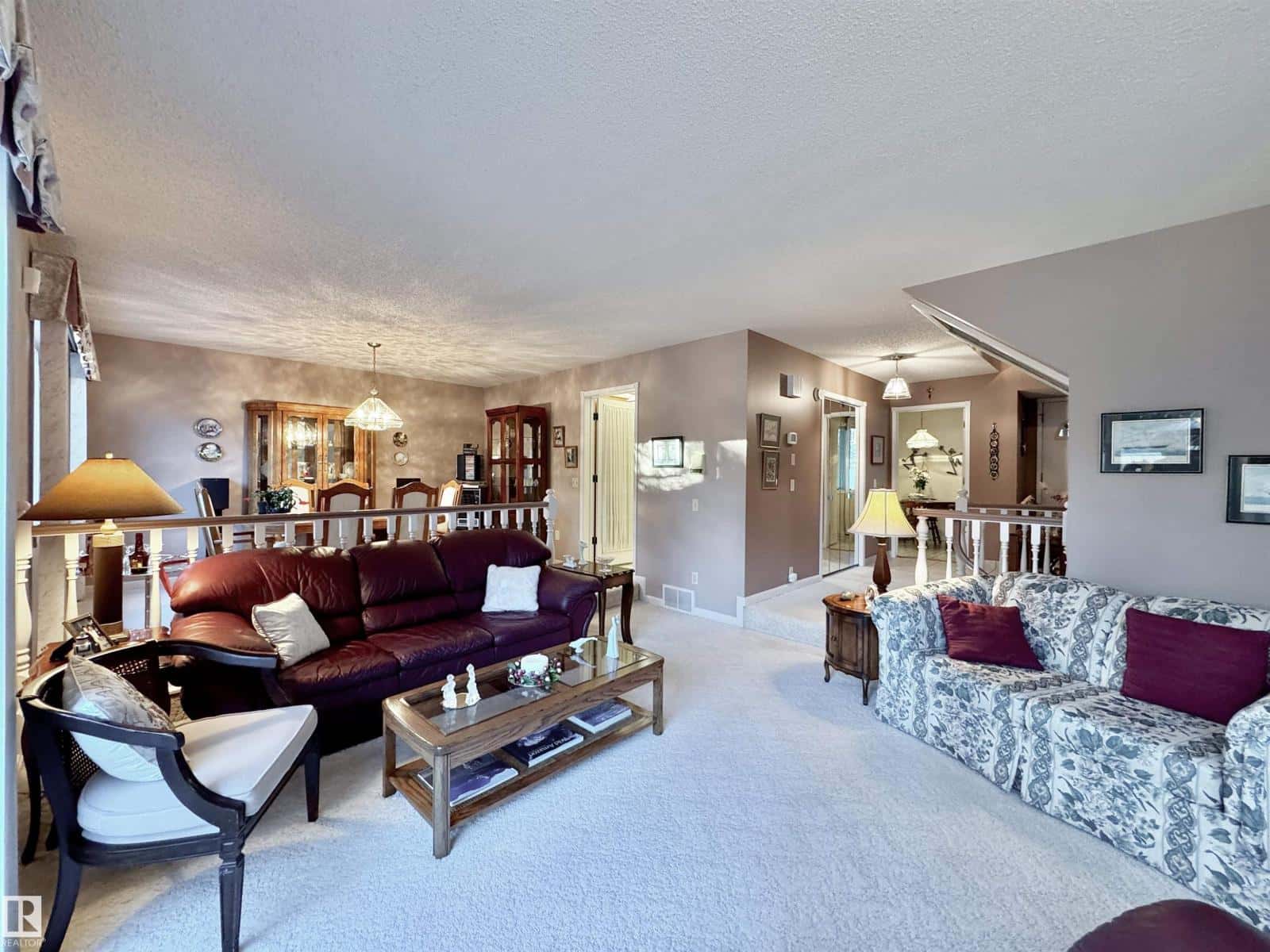 1057 109 ST NW — Edmonton, Alberta - Photo 4 of 35