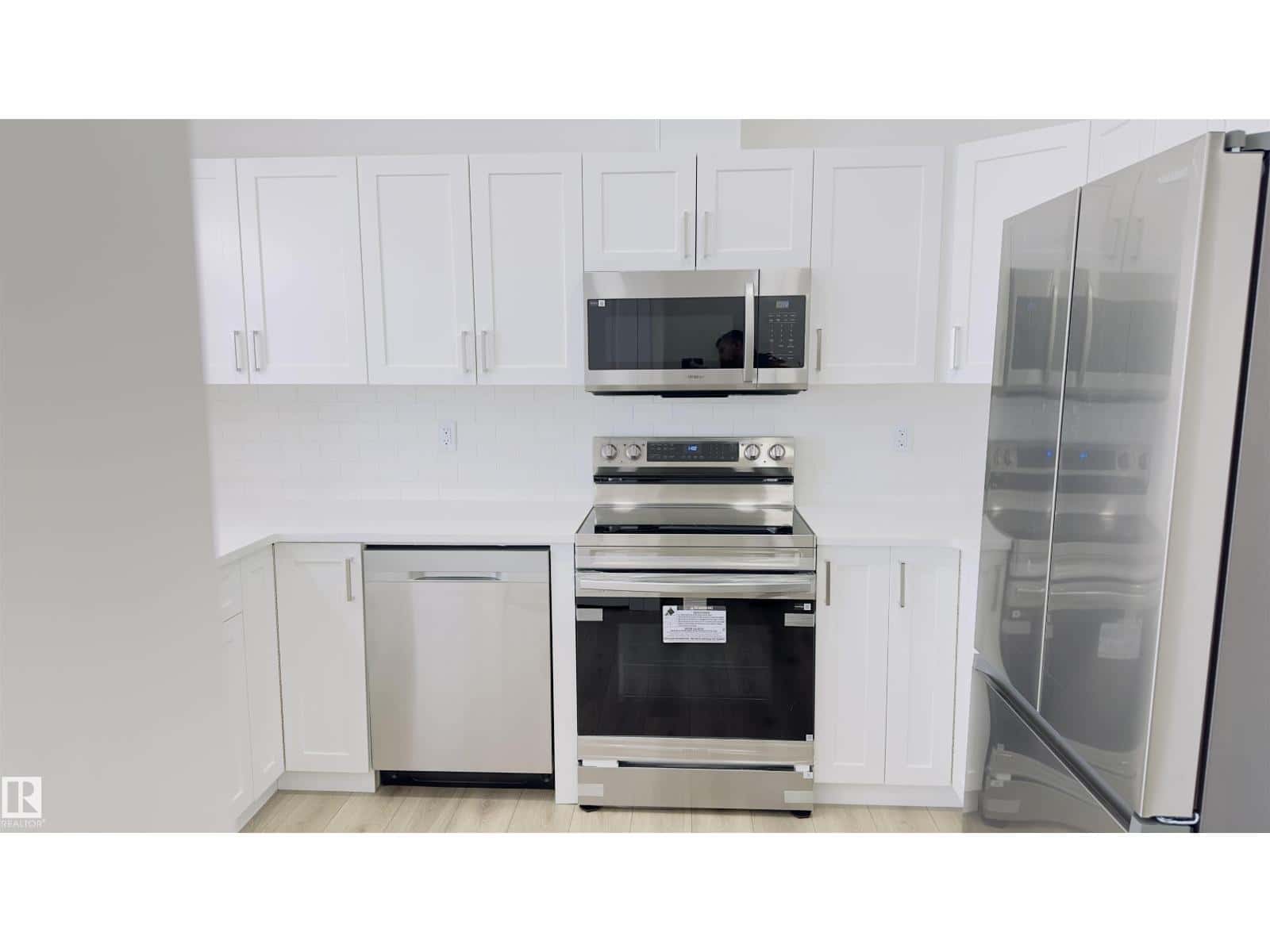 #11 2710 66 ST SW — Edmonton, Alberta - Photo 4 of 32