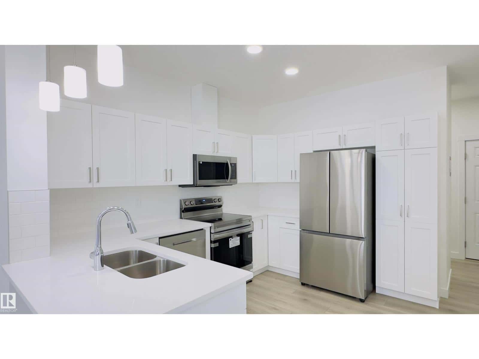 #11 2710 66 ST SW — Edmonton, Alberta - Photo 5 of 32