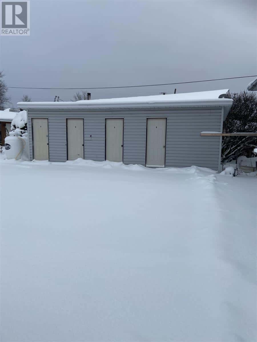 49 Third AVE — Hornepayne, Ontario - Photo 2 of 26