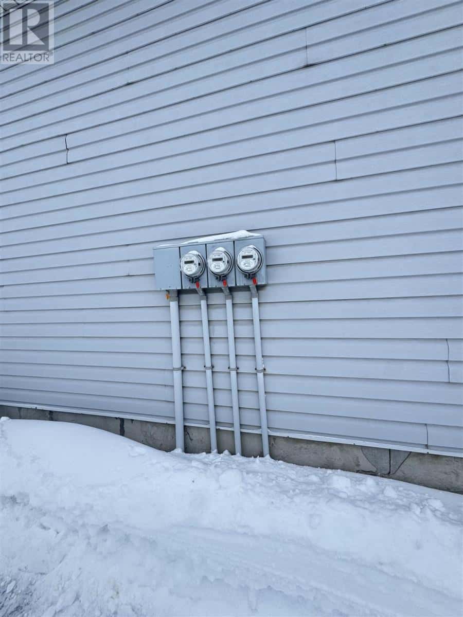 49 Third AVE — Hornepayne, Ontario - Photo 3 of 26