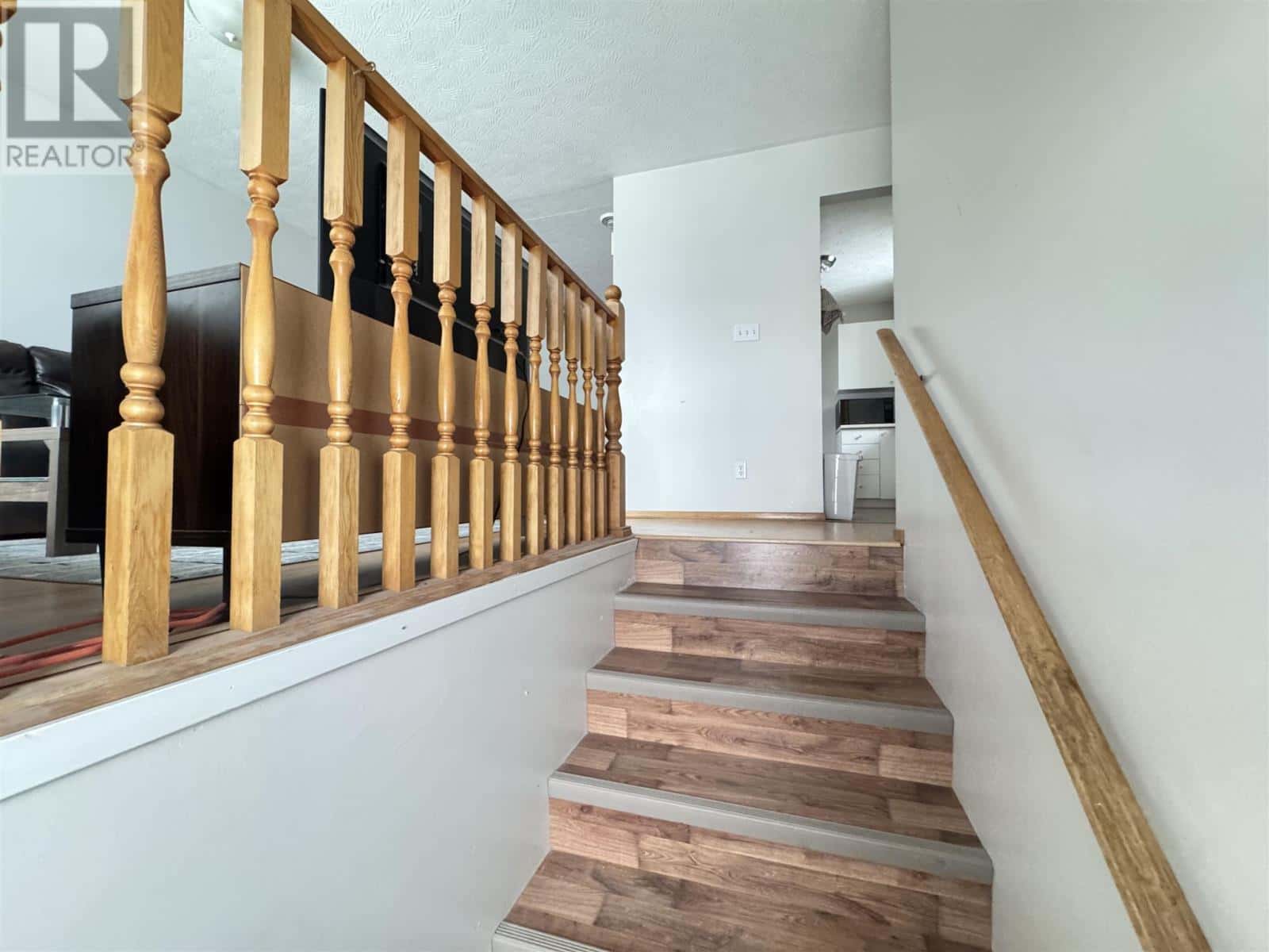 49 Third AVE — Hornepayne, Ontario - Photo 5 of 26