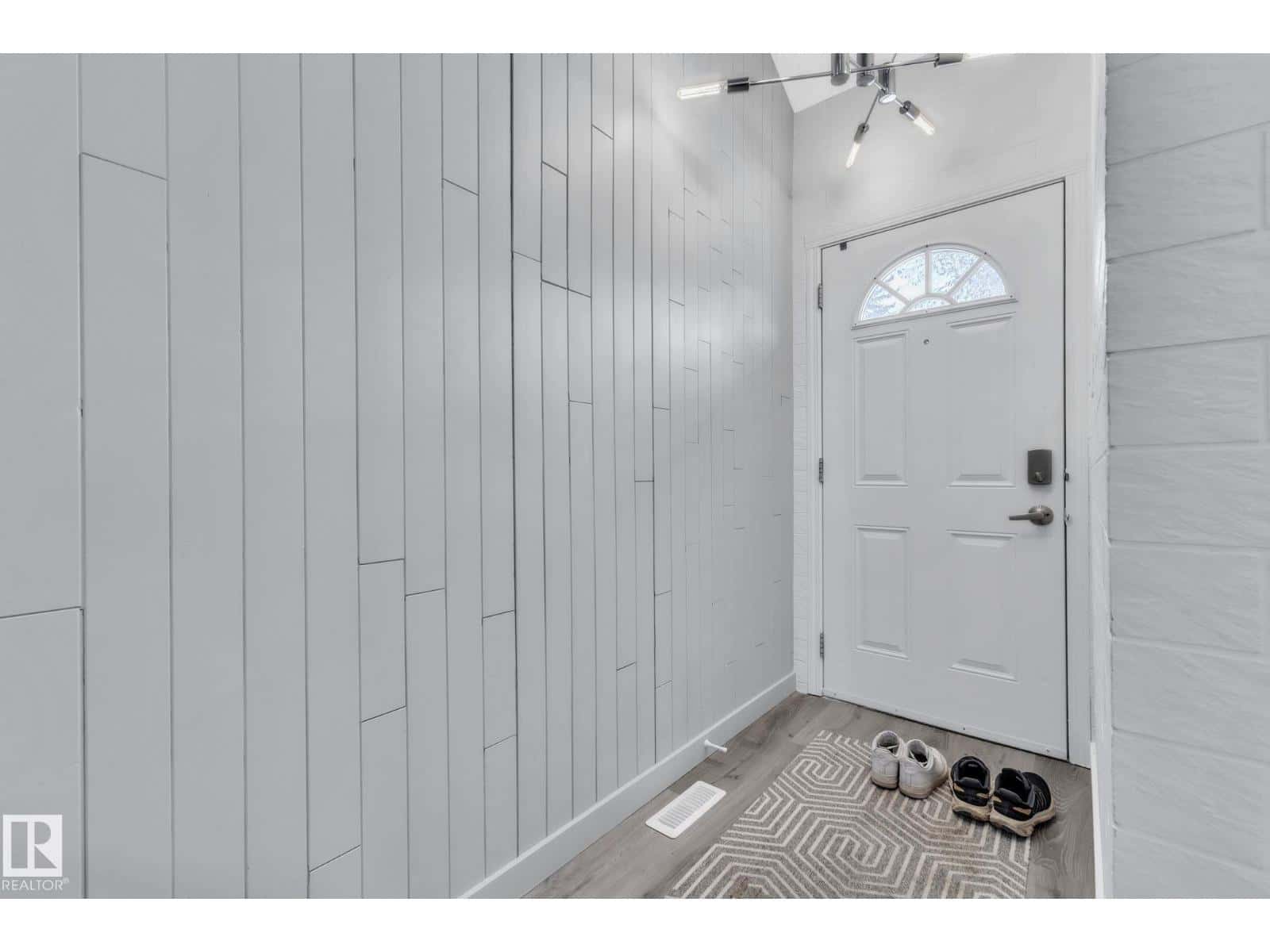 1281 HOOKE RD NW — Edmonton, Alberta - Photo 2 of 53