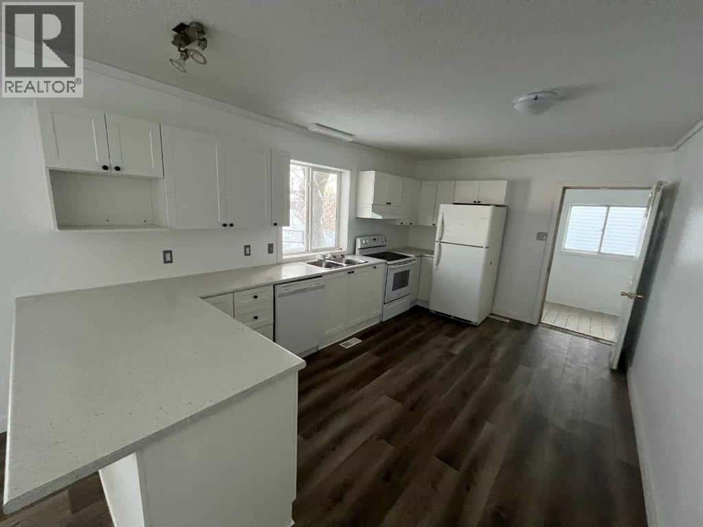 10104, 99 Street — High Level, Alberta - Photo 3 of 10