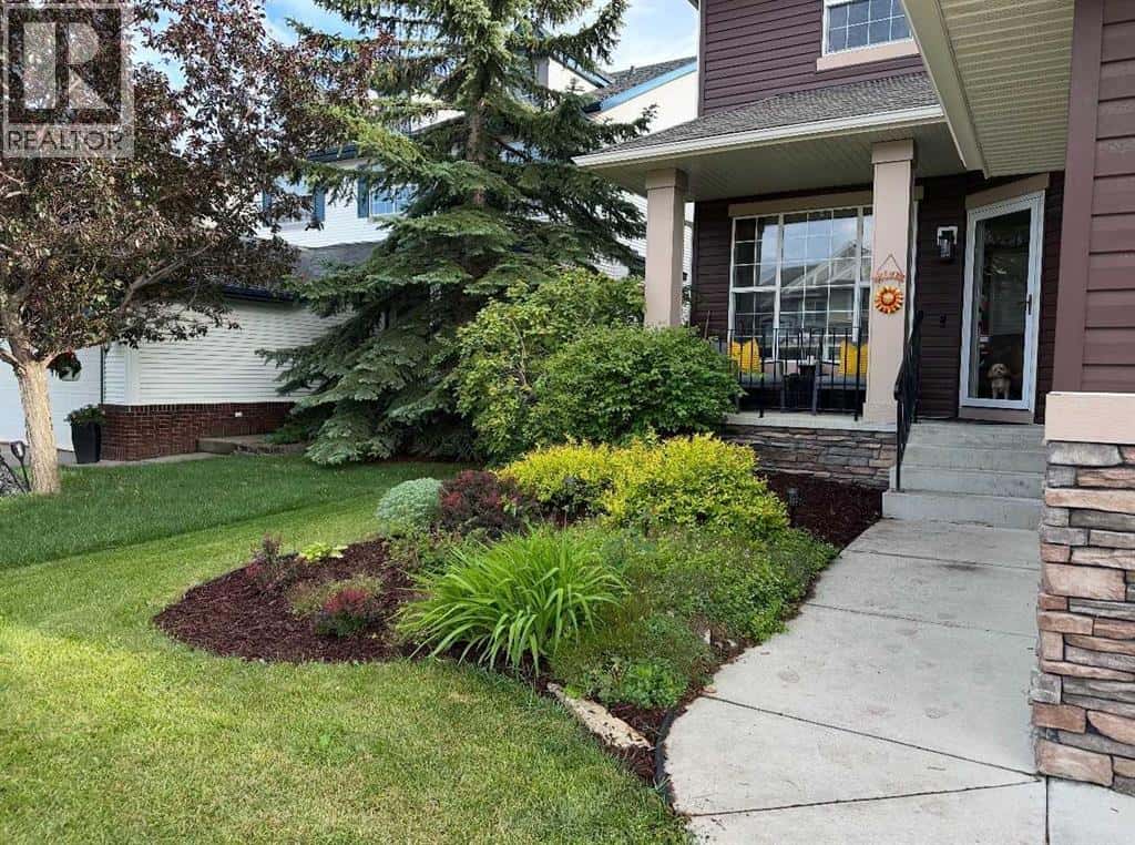 89 Cougar Ridge View SW — Calgary, Alberta - Photo 2 of 47