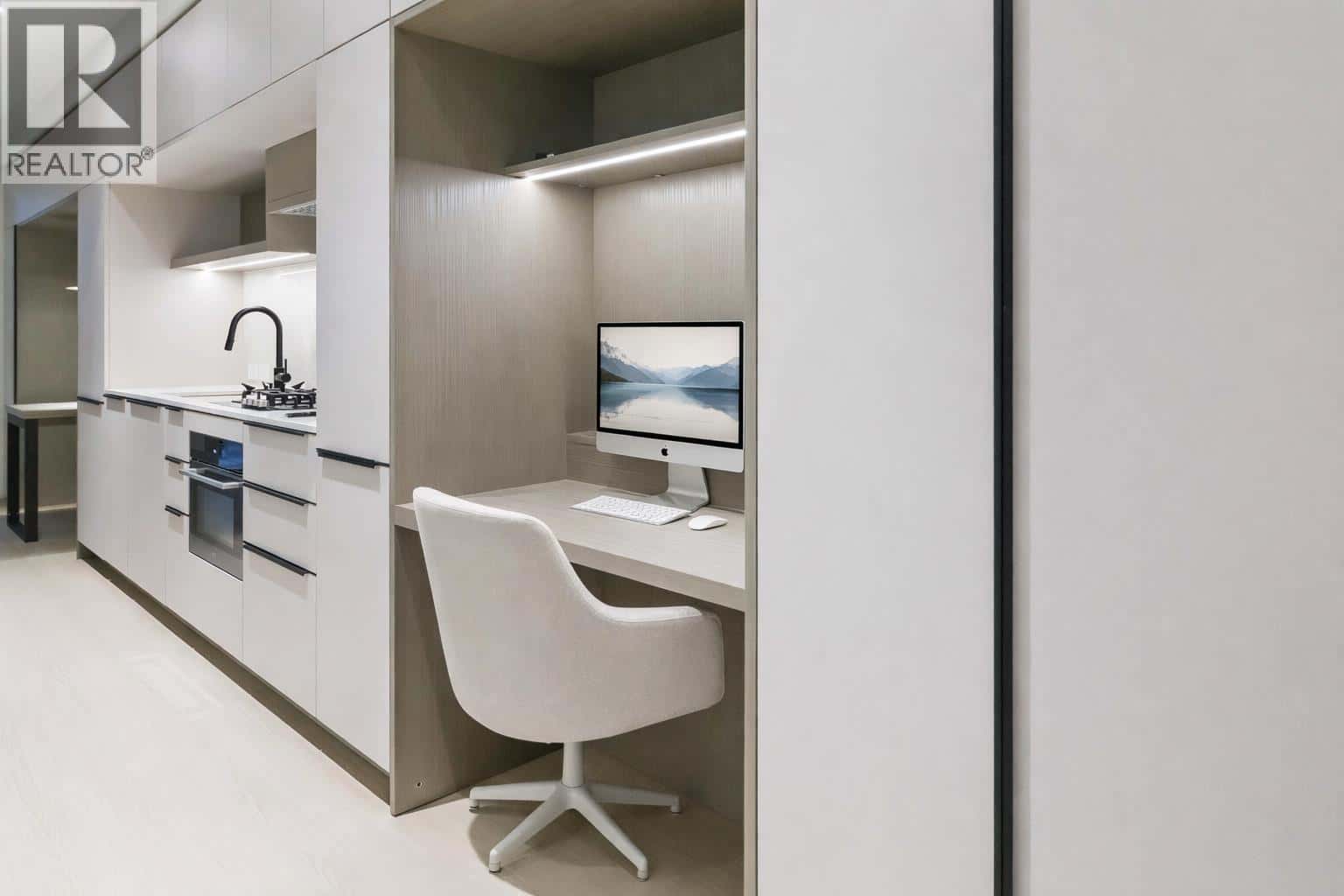 110 125 ALBERT STREET — Port Moody, British Columbia - Photo 4 of 23