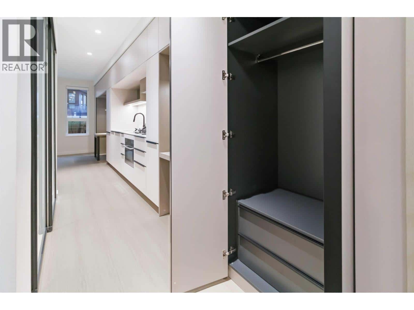 110 125 ALBERT STREET — Port Moody, British Columbia - Photo 3 of 23