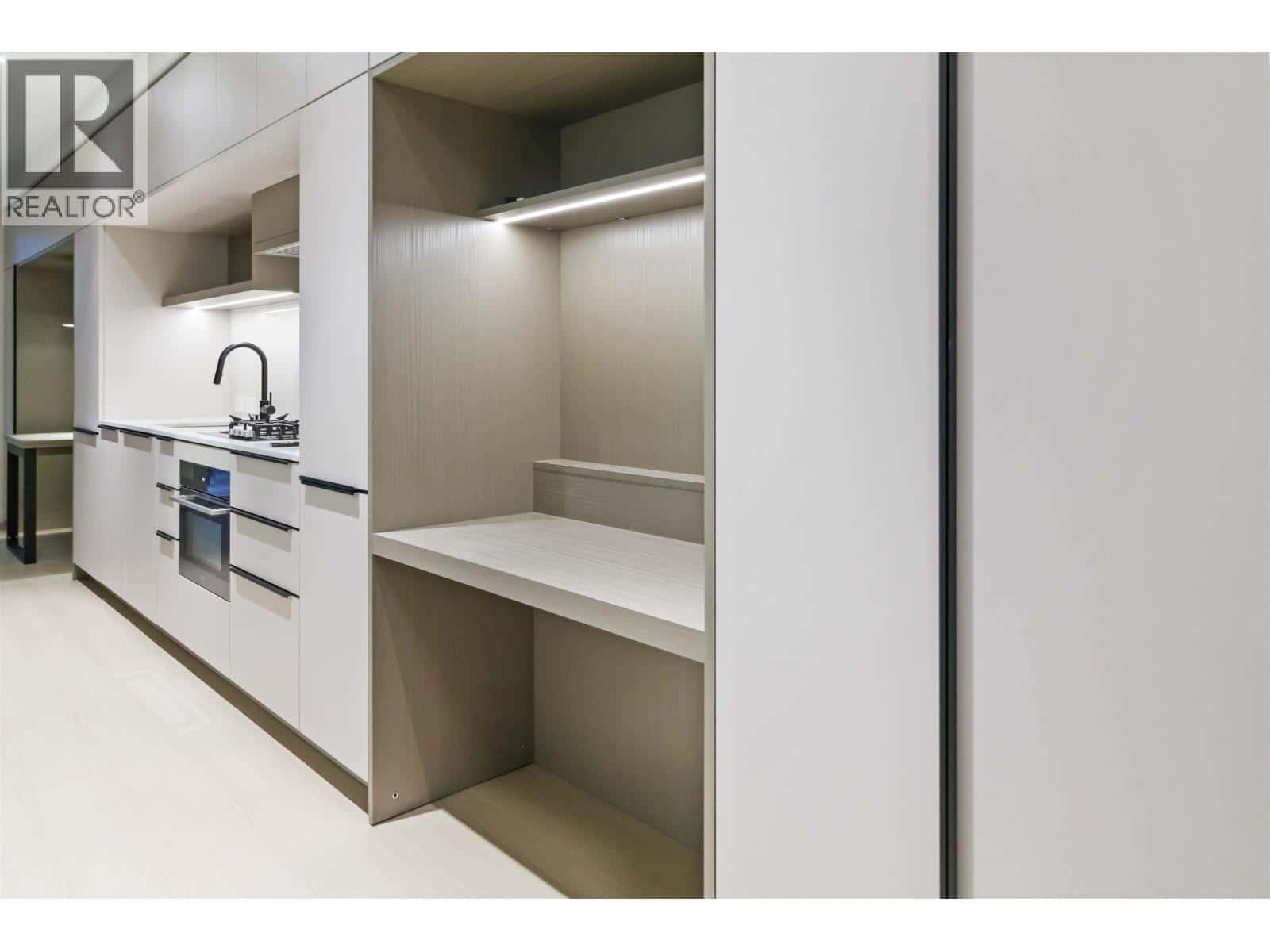 110 125 ALBERT STREET — Port Moody, British Columbia - Photo 5 of 23