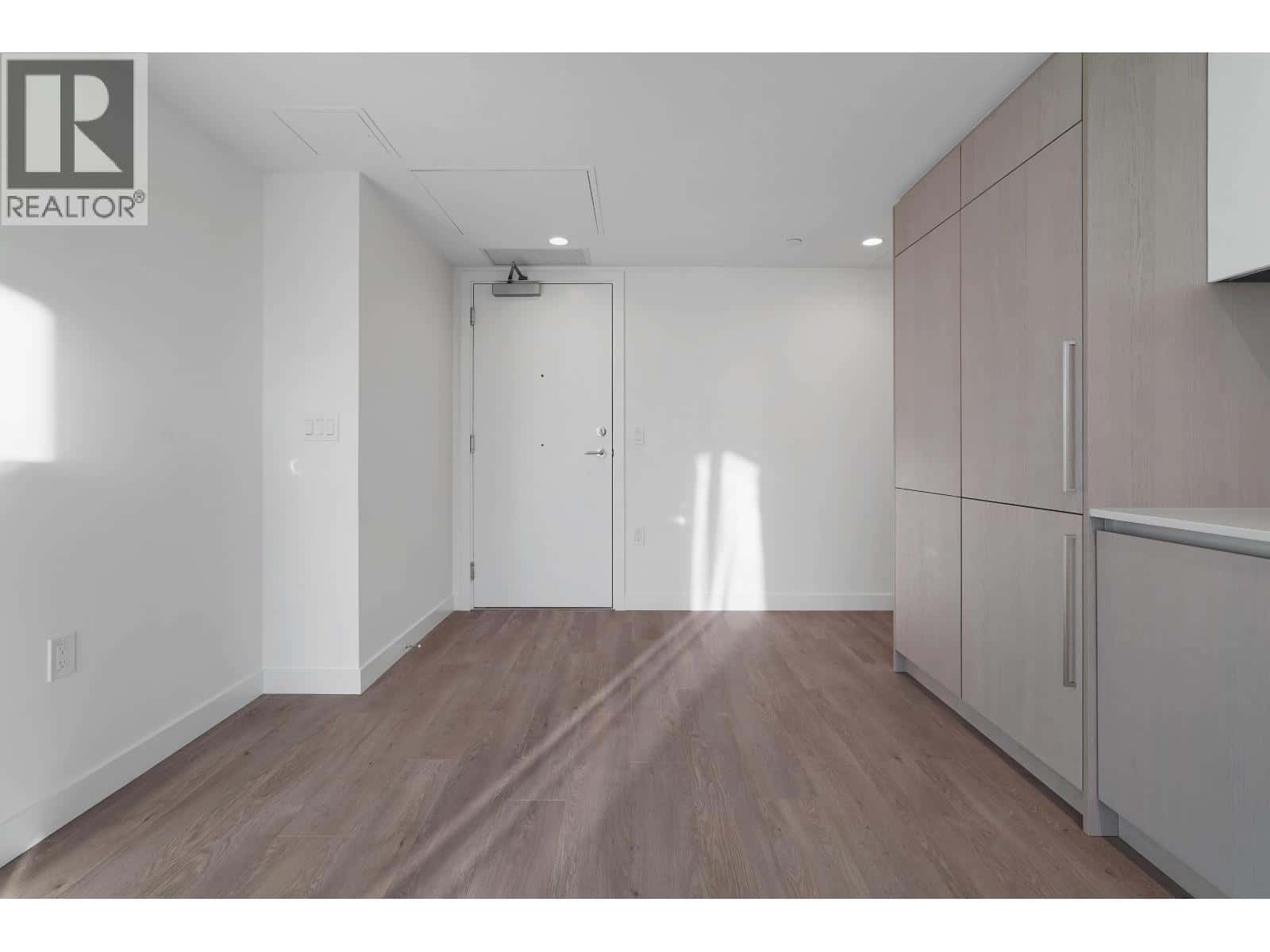 2406 5685 HALLEY AVENUE — Burnaby, British Columbia - Photo 5 of 33