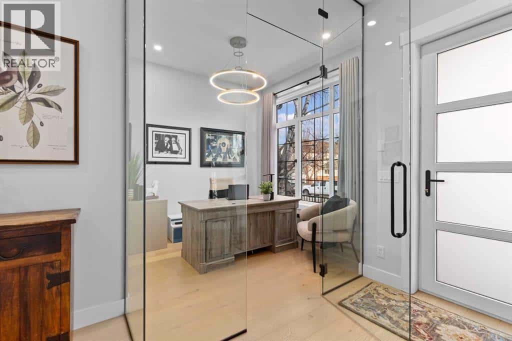 937 42 Street SW — Calgary, Alberta - Photo 4 of 50