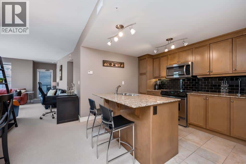 1005, 910 5 Avenue SW — Calgary, Alberta - Photo 3 of 30