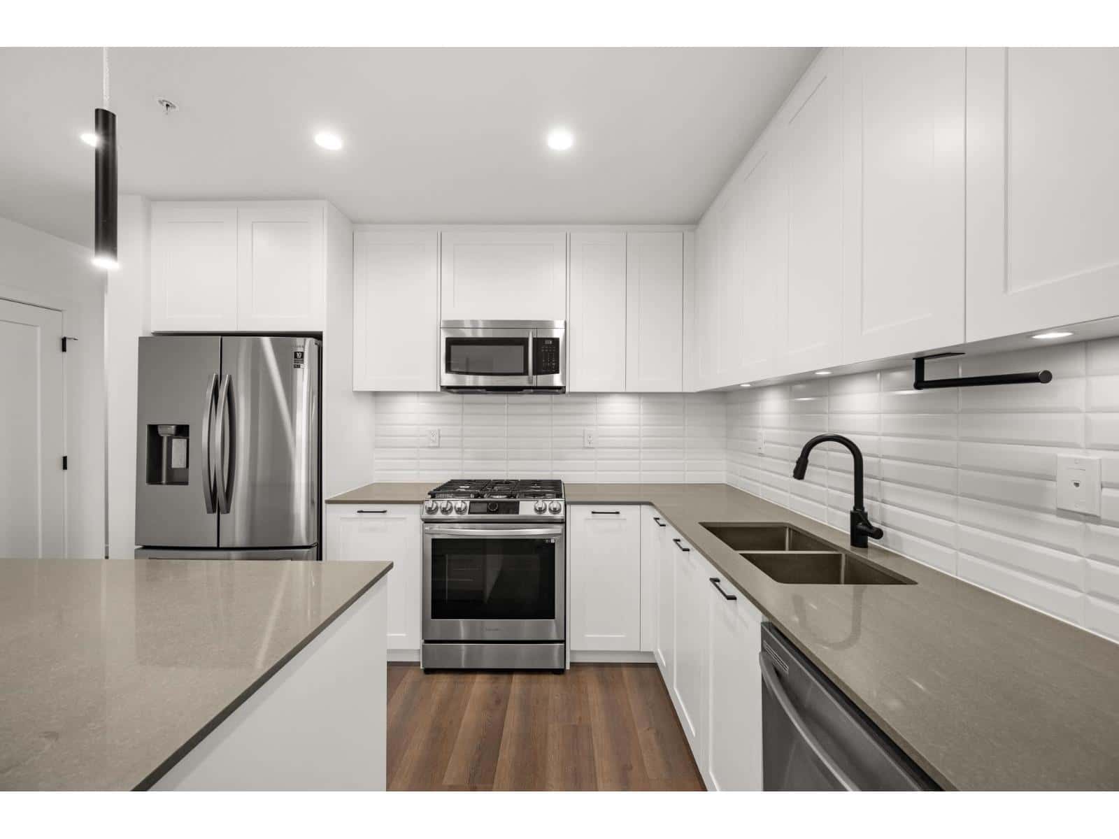 403 20052 83A AVENUE — Langley, British Columbia - Photo 2 of 29