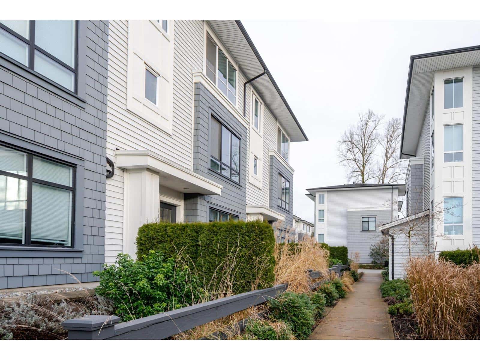 1404 18505 LAURENSEN PLACE — Surrey, British Columbia - Photo 2 of 40