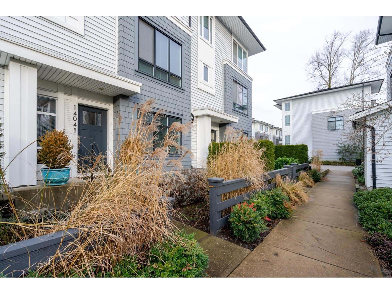 1404 18505 LAURENSEN PLACE — Surrey, British Columbia - Photo 3 of 40