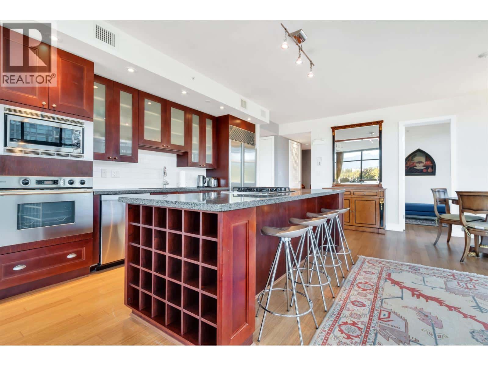 500 1863 ALBERNI STREET — Vancouver, British Columbia - Photo 5 of 33