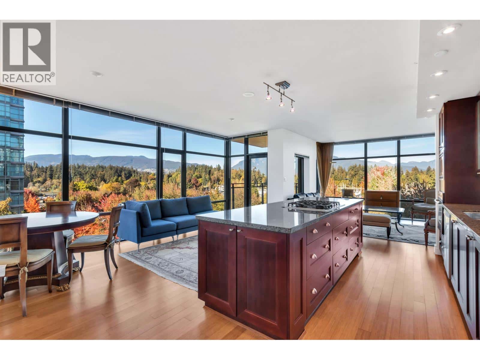 500 1863 ALBERNI STREET — Vancouver, British Columbia - Photo 2 of 33