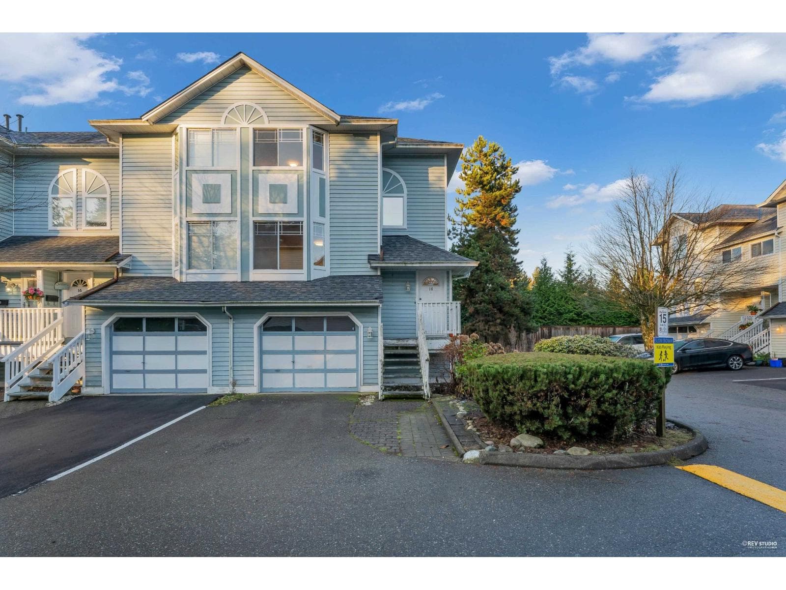16 15550 89 AVENUE — Surrey, British Columbia - Main photo