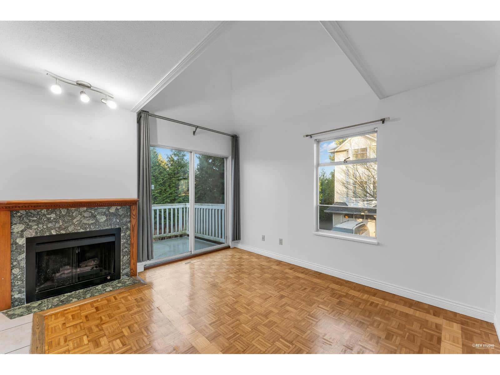 16 15550 89 AVENUE — Surrey, British Columbia - Photo 5 of 33