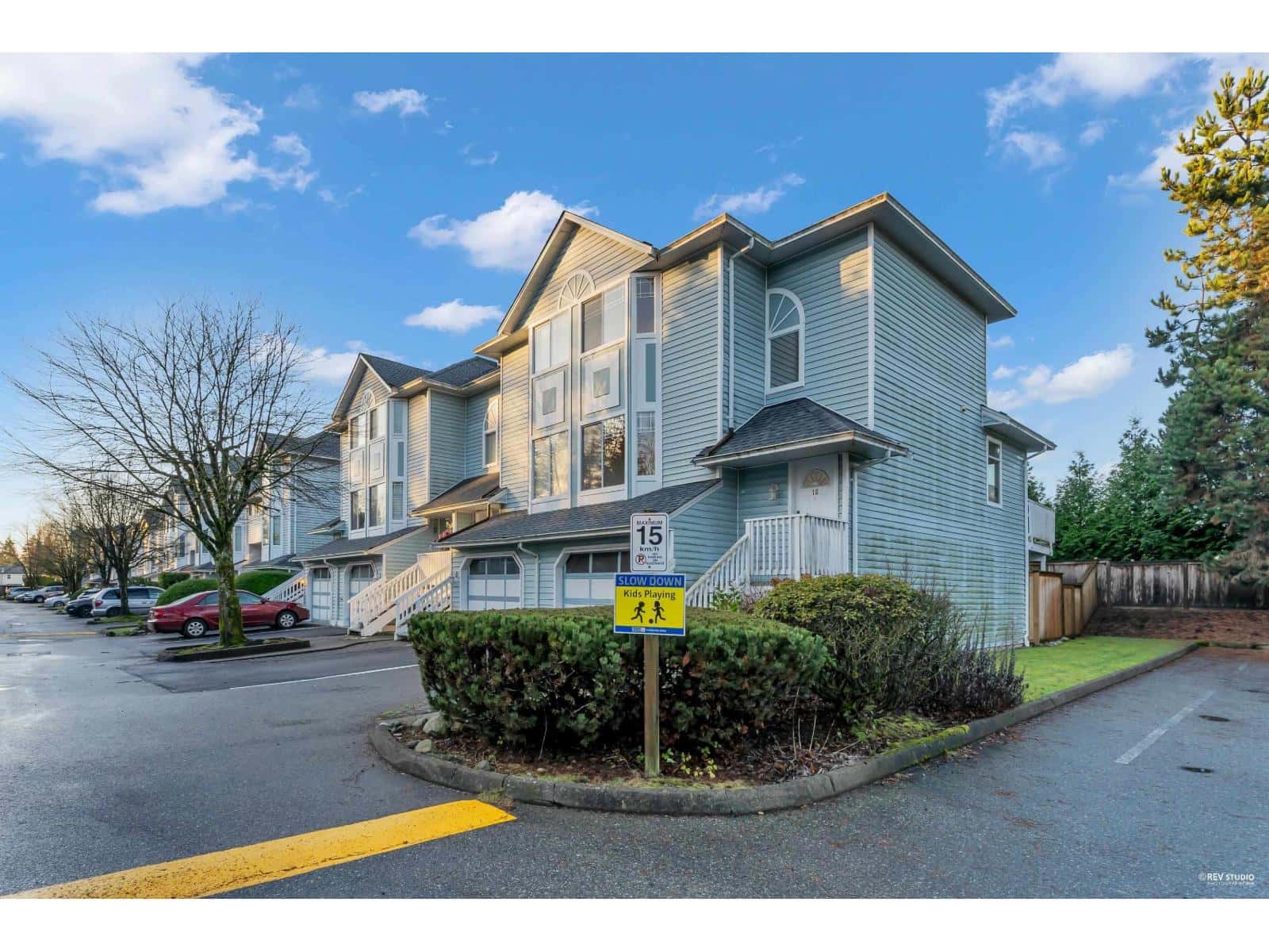 16 15550 89 AVENUE — Surrey, British Columbia - Photo 2 of 33