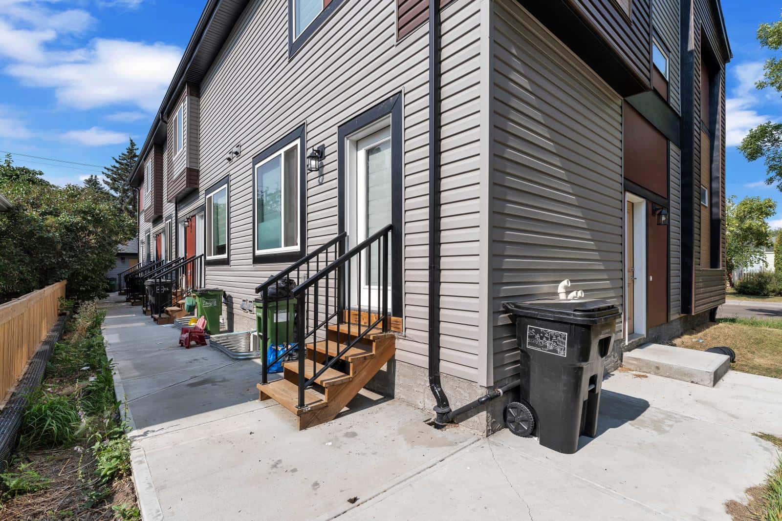 7903 122 Avenue — Edmonton, Alberta - Photo 5 of 31