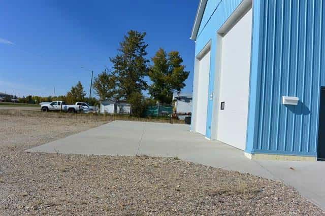 5005 49 A Street — Cynthia, Alberta - Photo 4 of 31