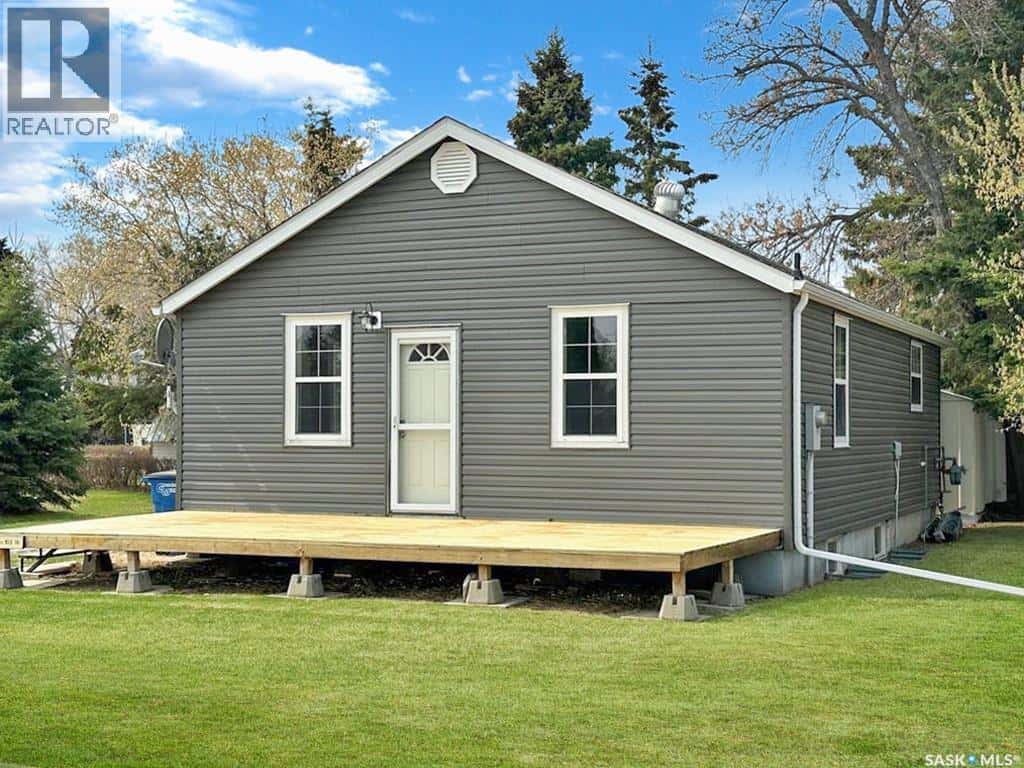 103 1st STREET W — Meath Park, Saskatchewan - Photo 2 of 25