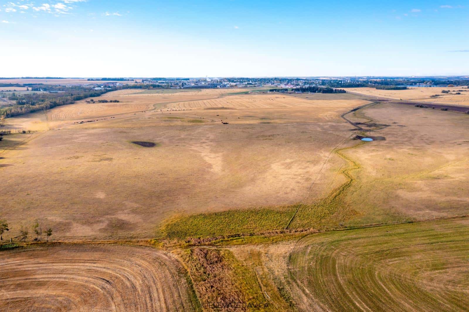 6360 C & E Trail — Innisfail, Alberta - Photo 2 of 9