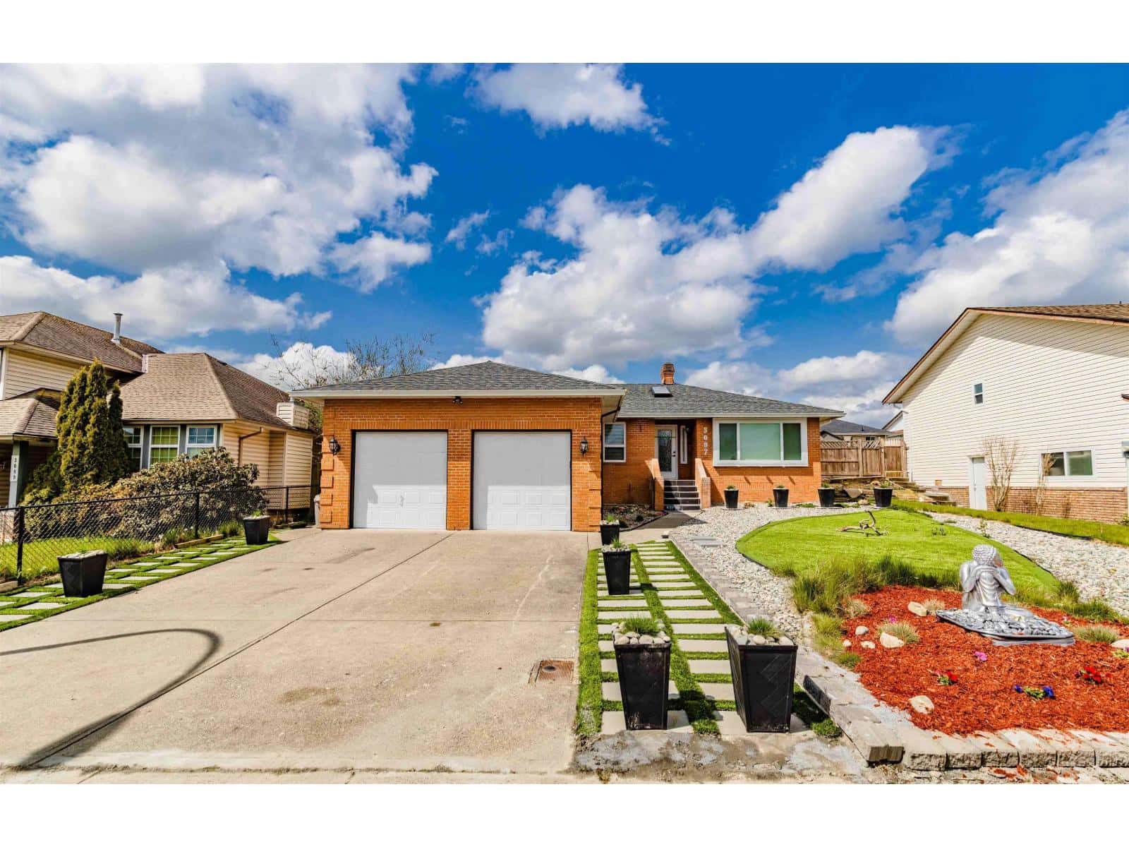 3097 GOLDFINCH STREET — Abbotsford, British Columbia - Photo 2 of 40