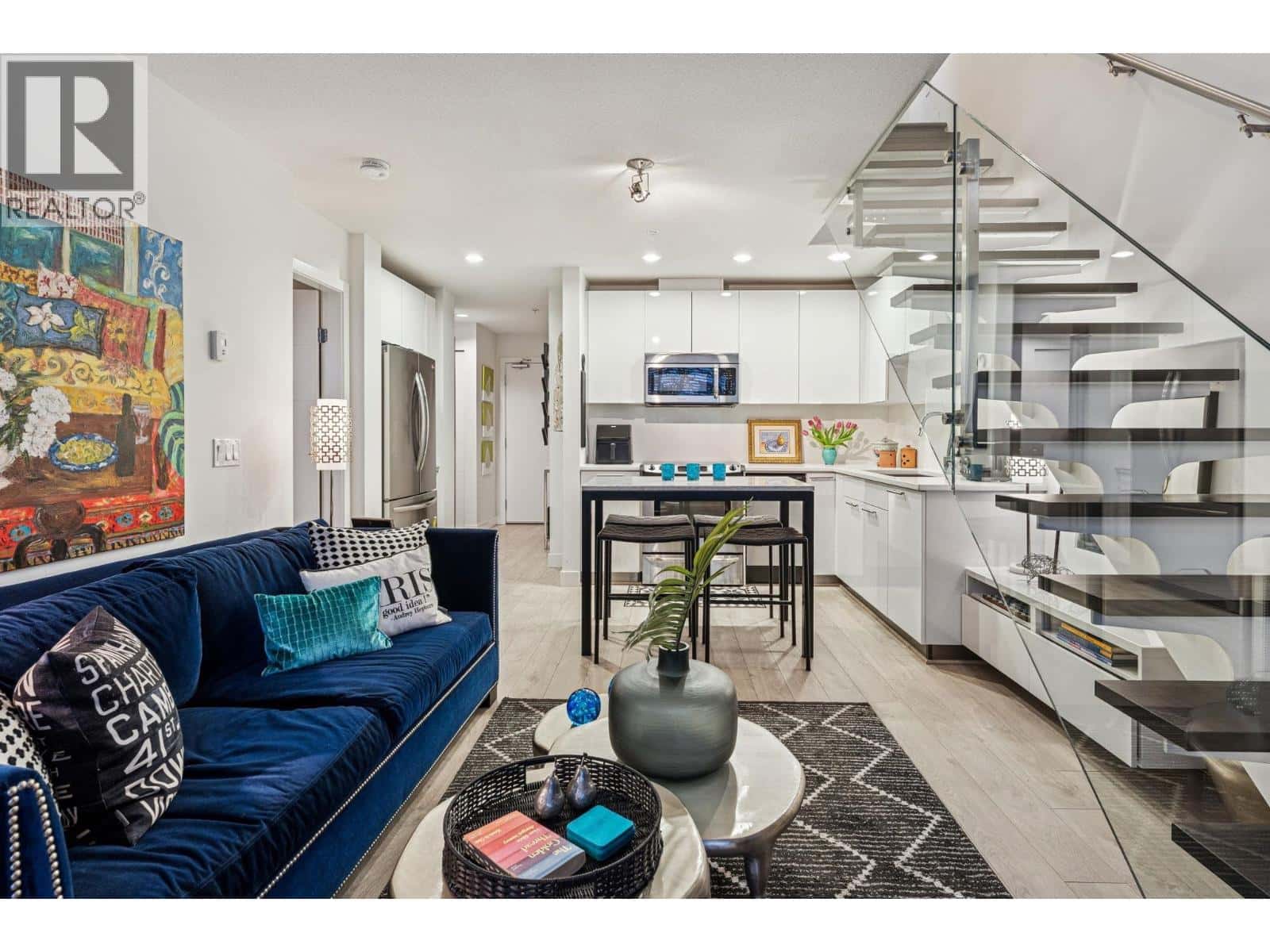 603 733 W 3RD STREET — North Vancouver, British Columbia - Photo 5 of 38