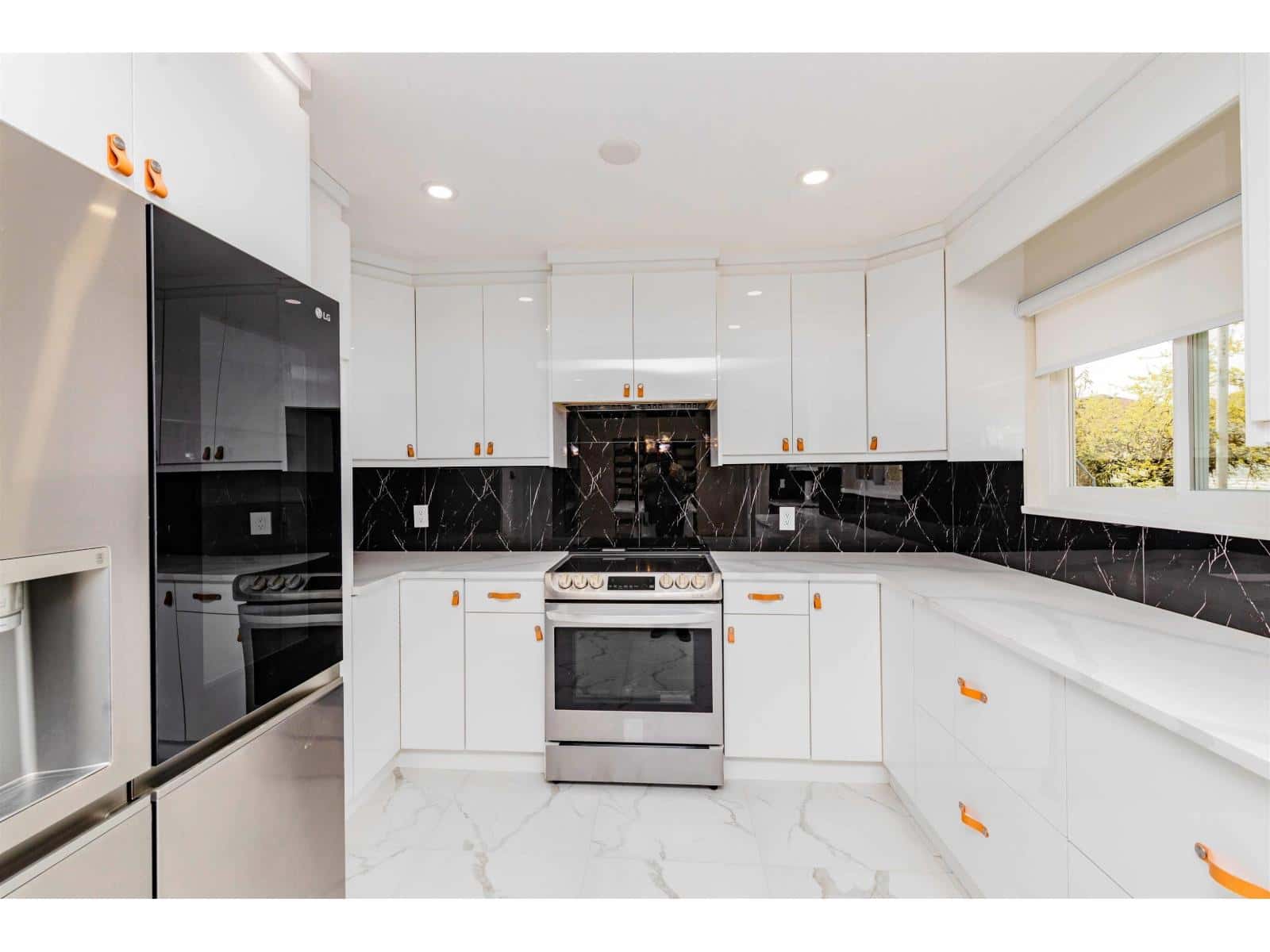 3097 GOLDFINCH STREET — Abbotsford, British Columbia - Photo 4 of 40