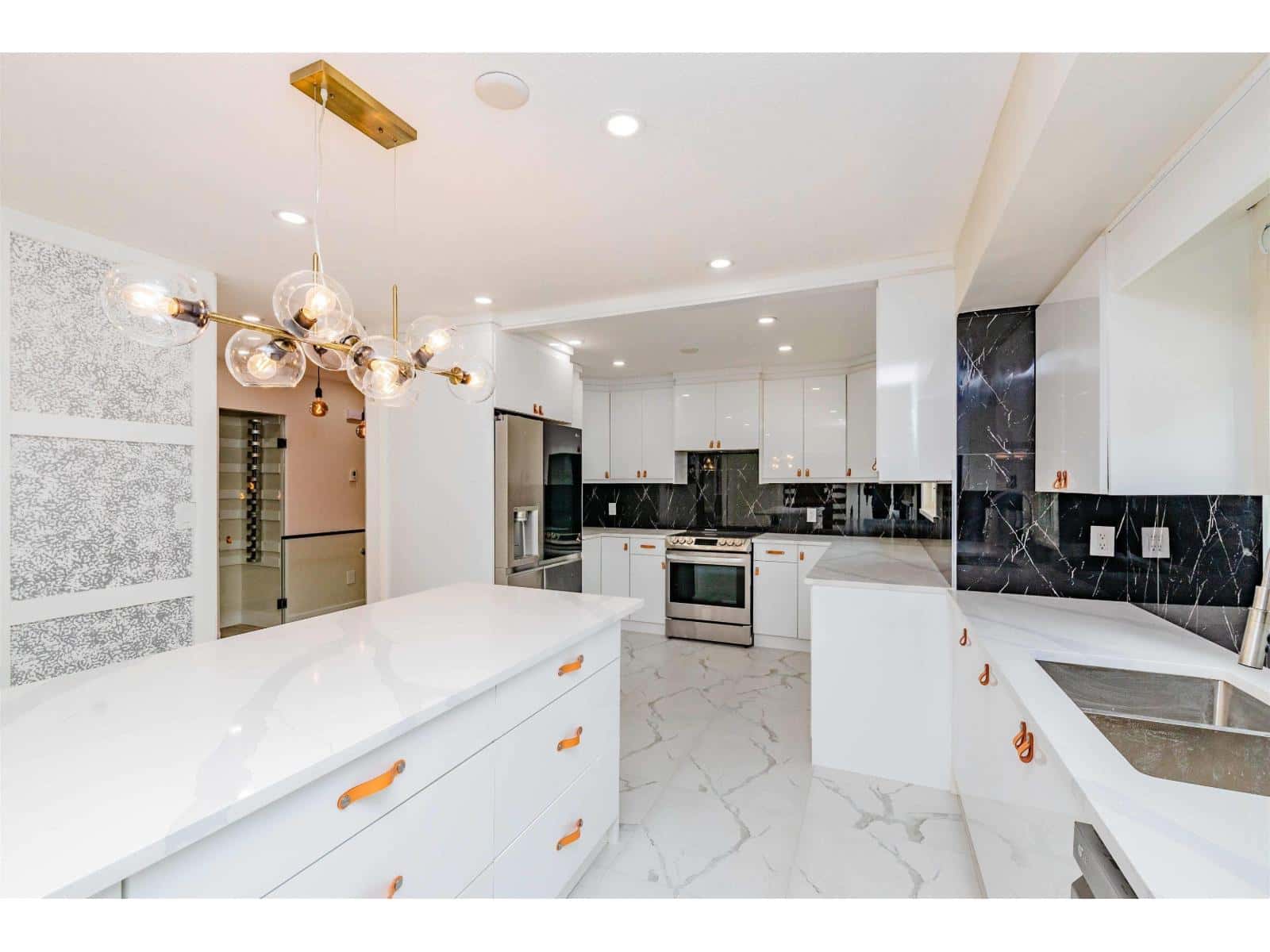 3097 GOLDFINCH STREET — Abbotsford, British Columbia - Photo 5 of 40