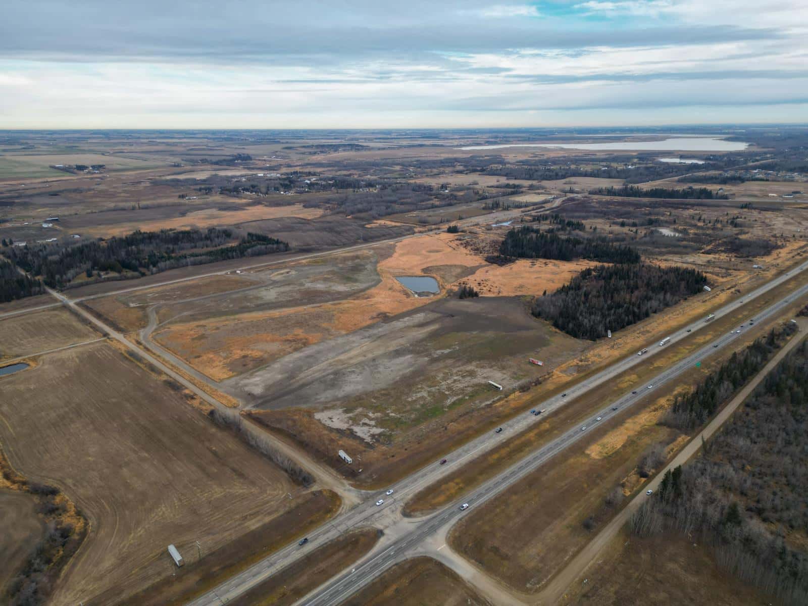 Yellowhead Trail — Parkland County, Alberta - Photo 4 of 7