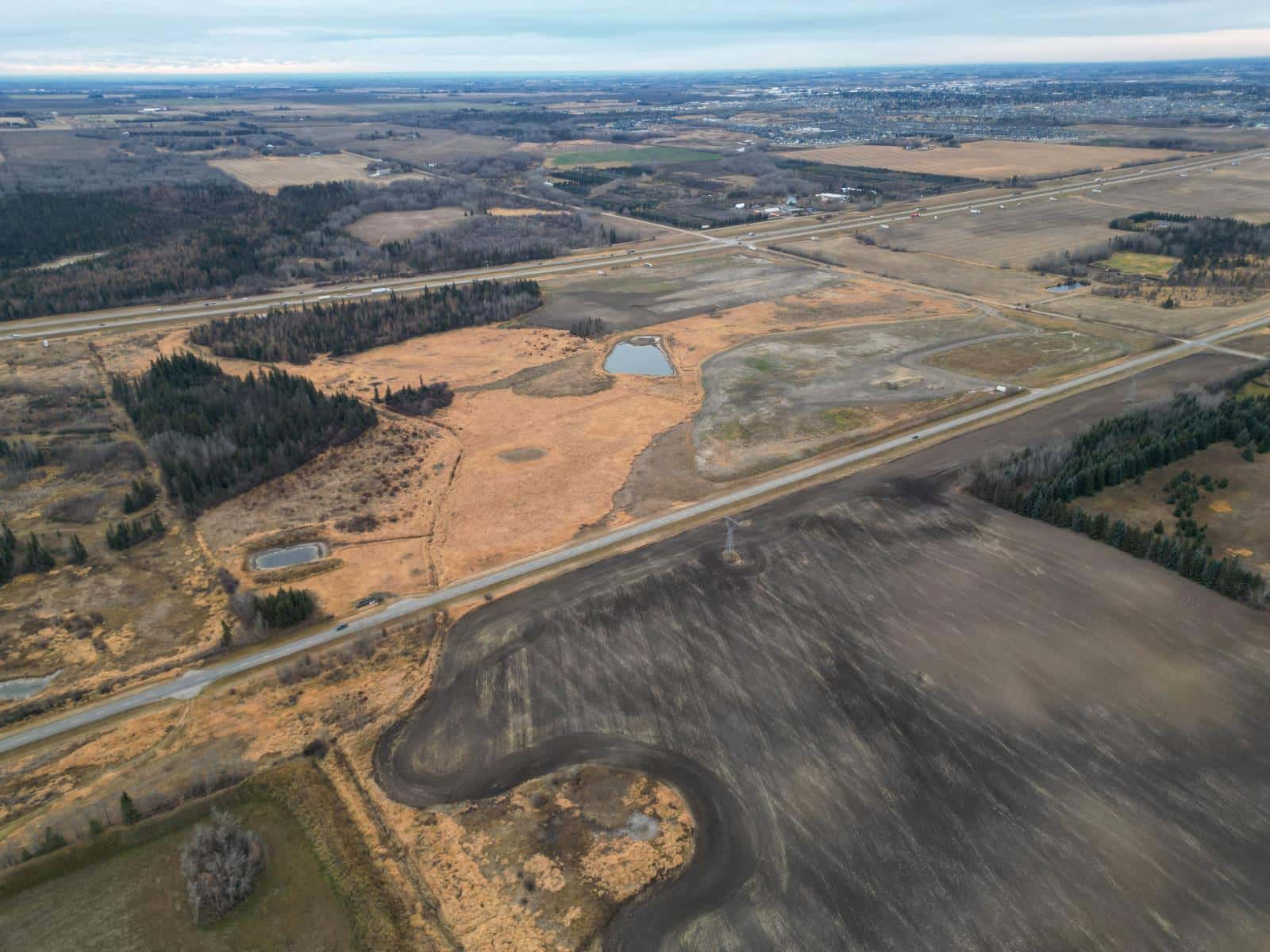 Yellowhead Trail — Parkland County, Alberta - Photo 5 of 7