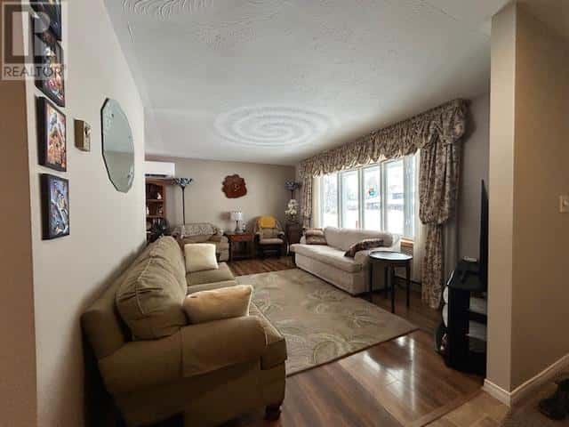 124' Pleasant DR — Sault Ste. Marie, Ontario - Photo 5 of 36