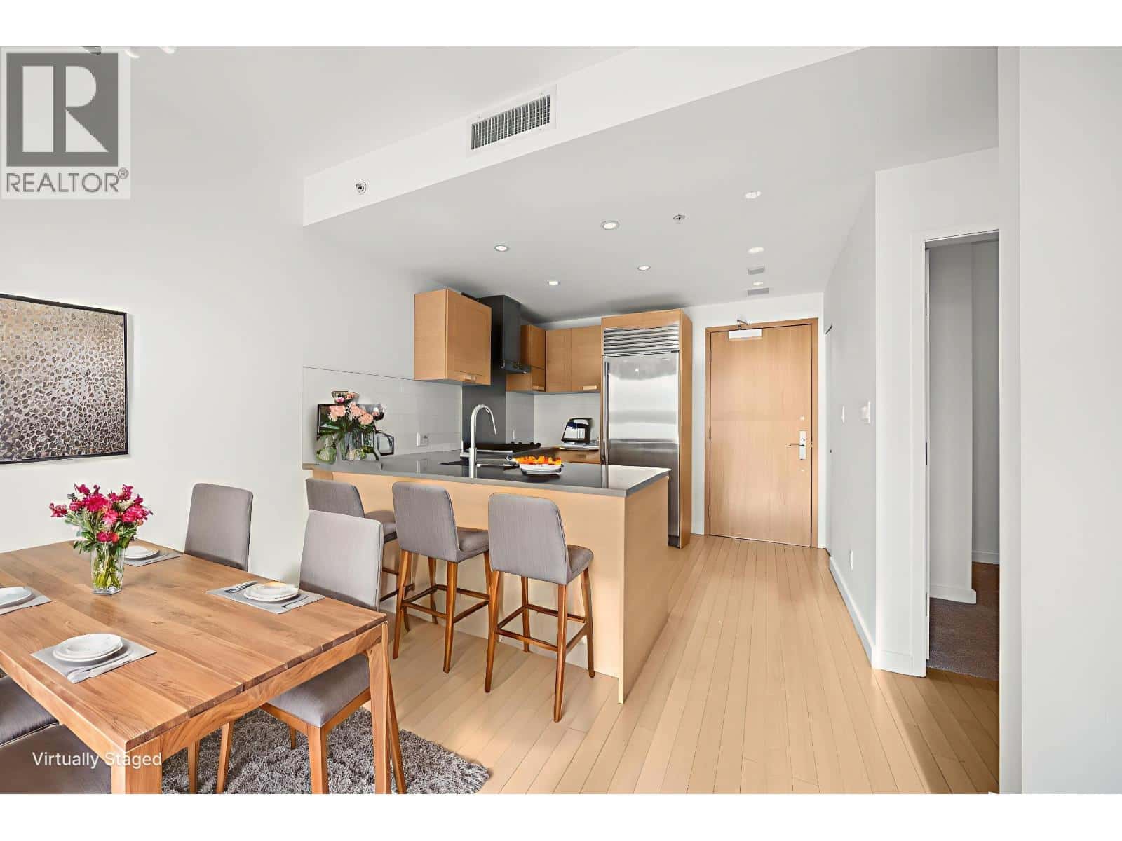 725 8080 CAMBIE ROAD — Richmond, British Columbia - Photo 2 of 31