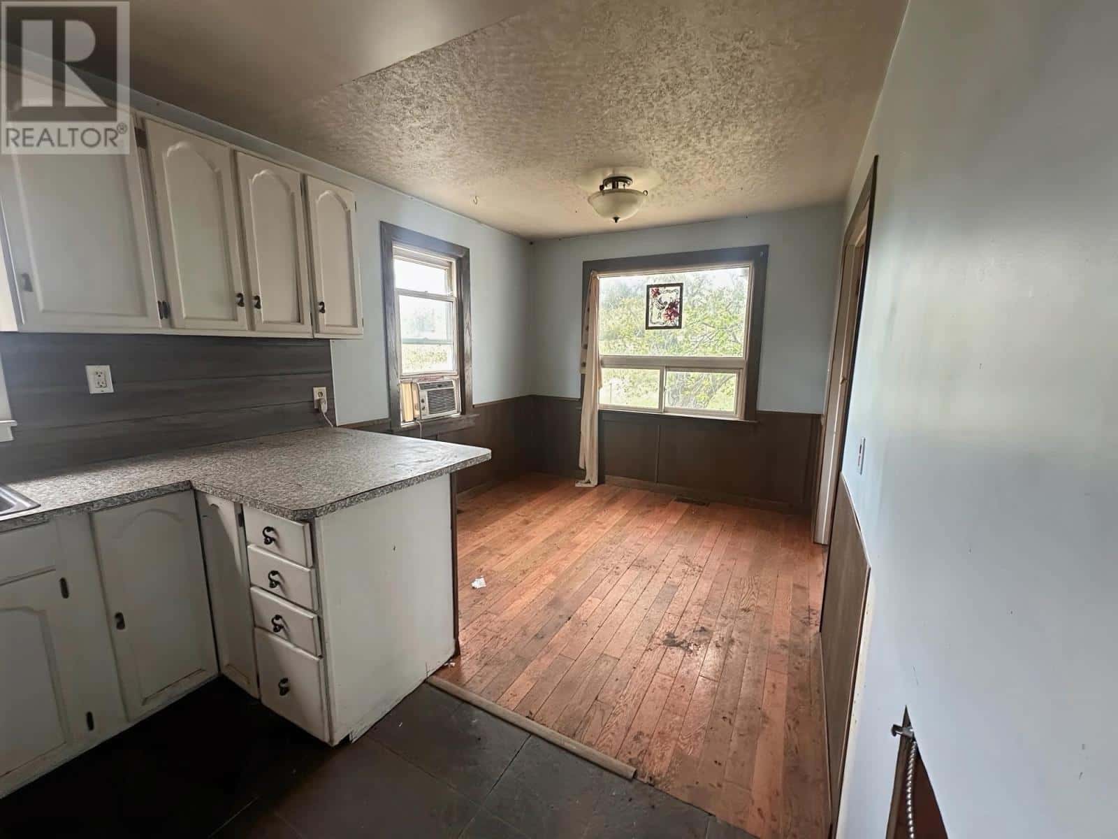 240 Hwy 11-17 — Dorion, Ontario - Photo 5 of 11