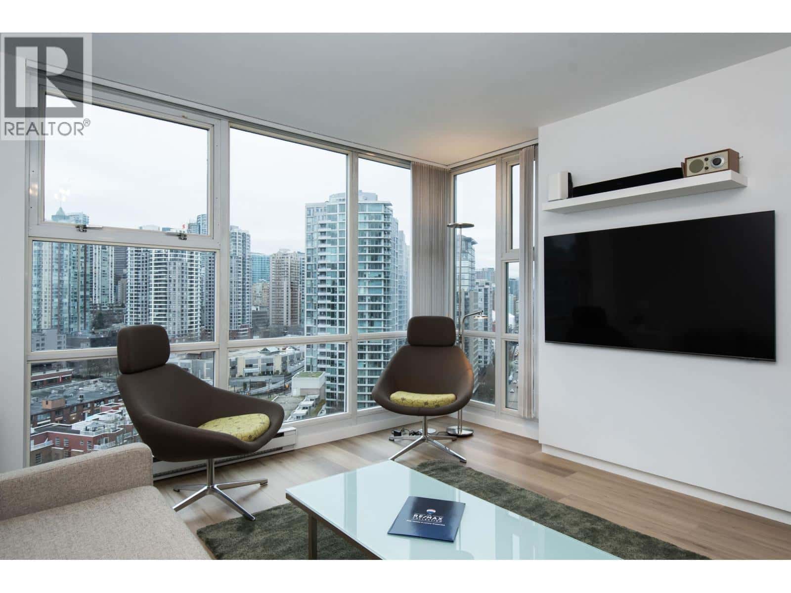 2105 193 AQUARIUS MEWS — Vancouver, British Columbia - Photo 4 of 32