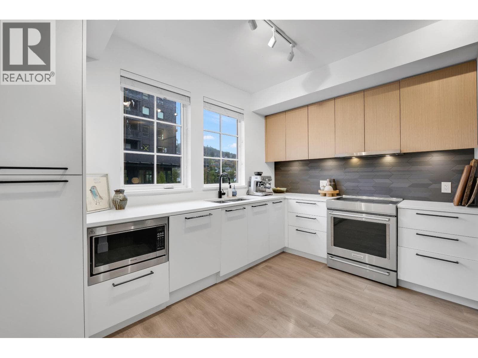 1379 MARINASIDE PLACE — Squamish, British Columbia - Main photo