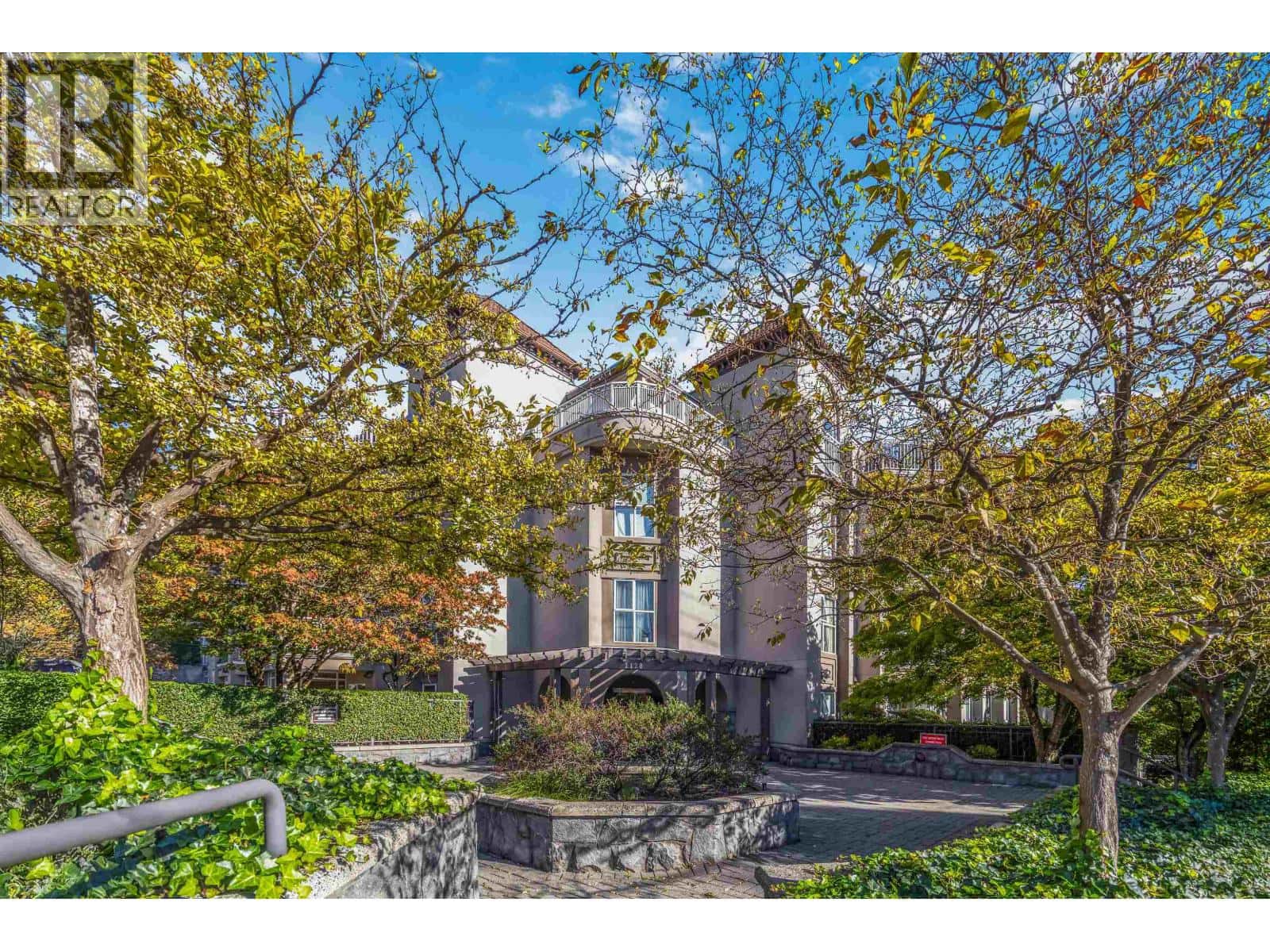 402 1128 SIXTH AVENUE — New Westminster, British Columbia - Photo 3 of 31