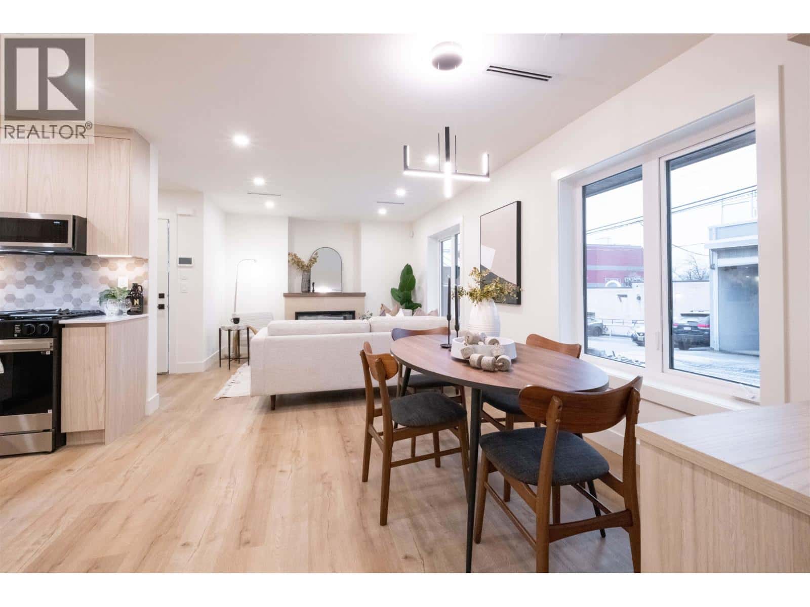 2665 E PENDER STREET — Vancouver, British Columbia - Photo 5 of 15