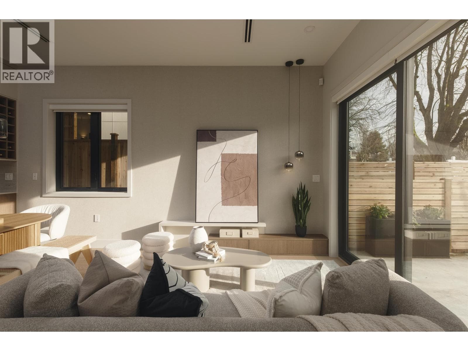 1 2637 W 12TH AVENUE — West Vancouver, British Columbia - Main photo